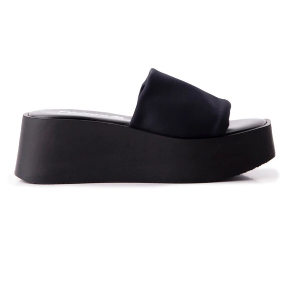 L’INTERVALLE Mazzini Black Lycra sandal - Picture 2 of 4